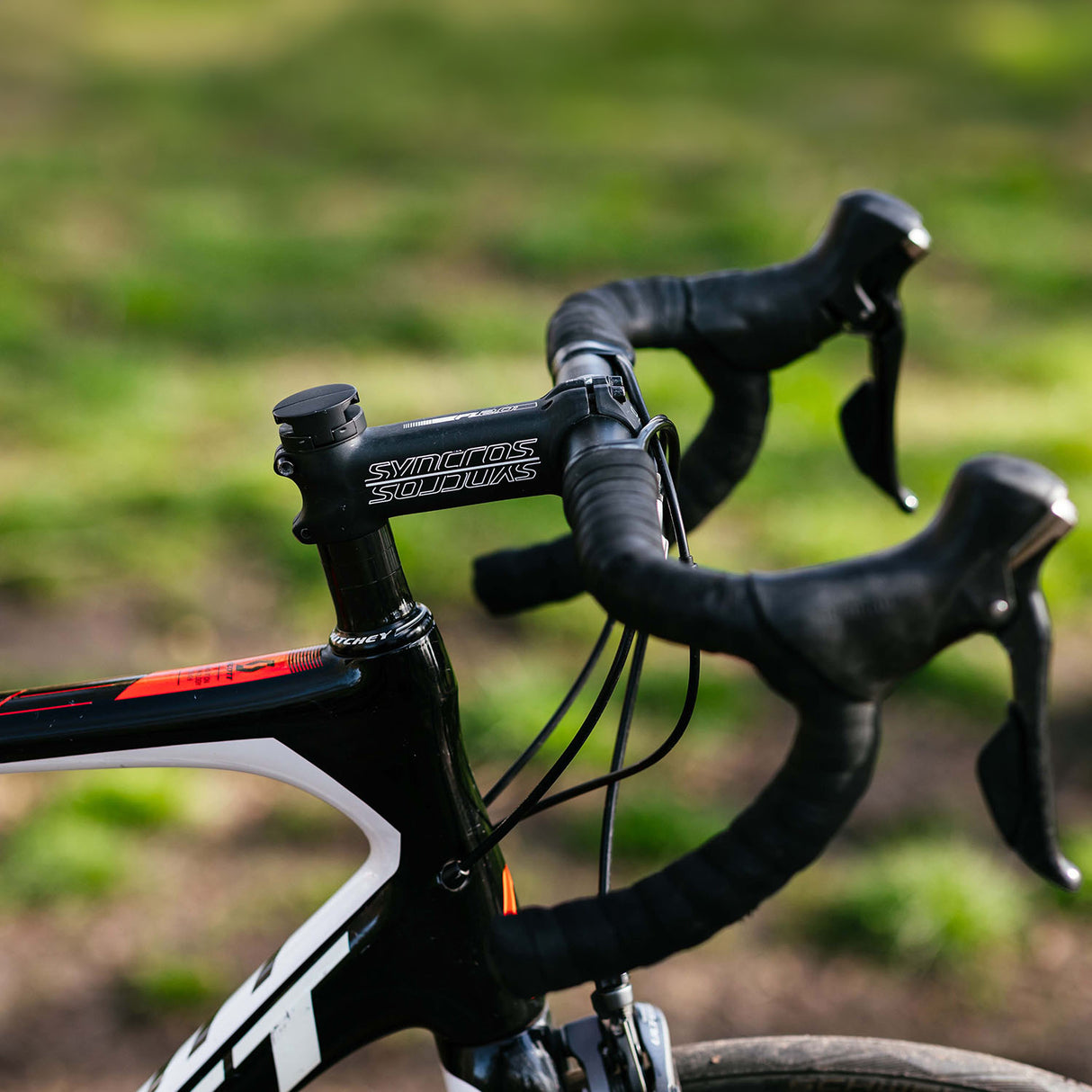 Loop - Micro Mount - Ultra-Compact Stem Cap Phone Mount