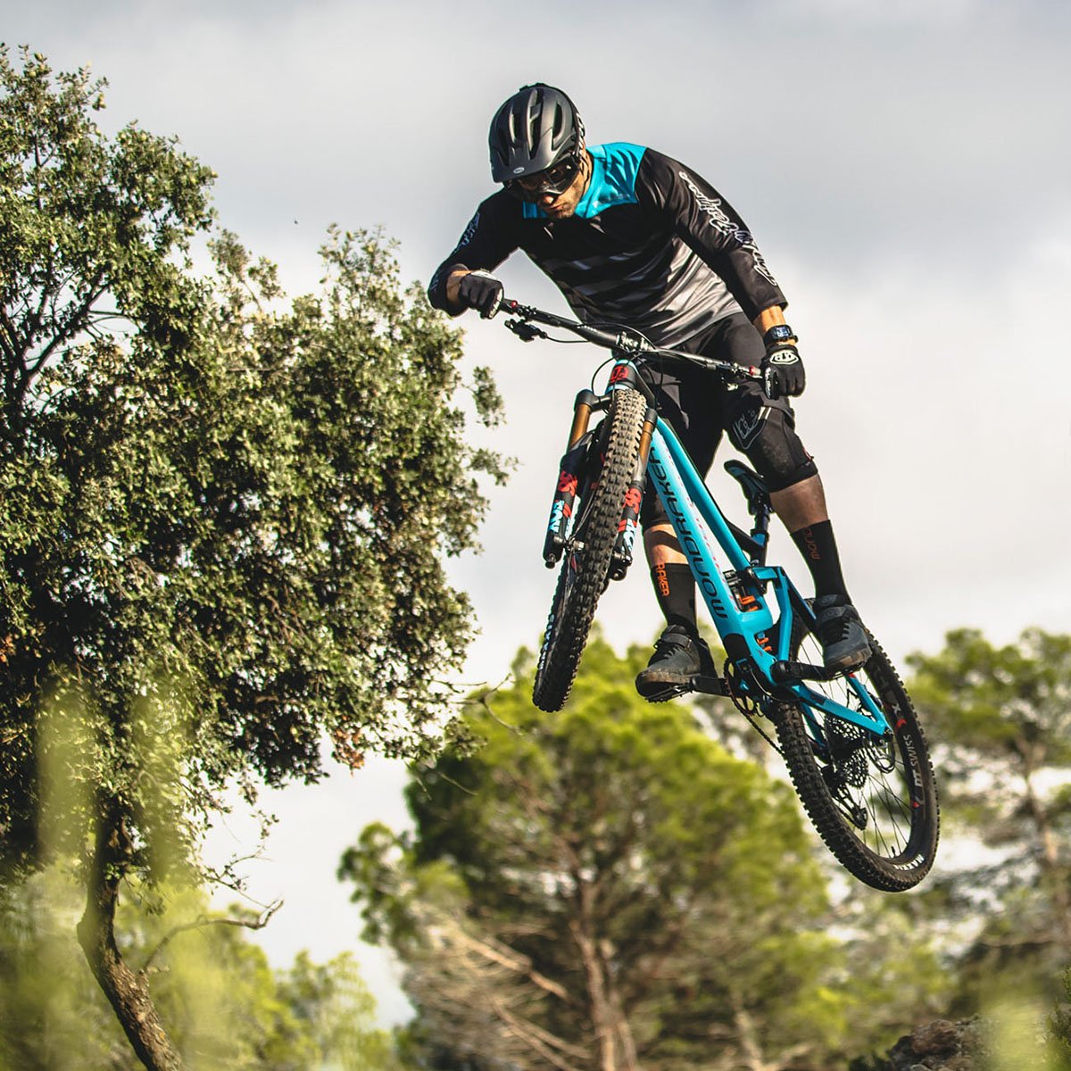 ONOFF RESIN MTB PEDAL (Gray / Black / Red / Green)