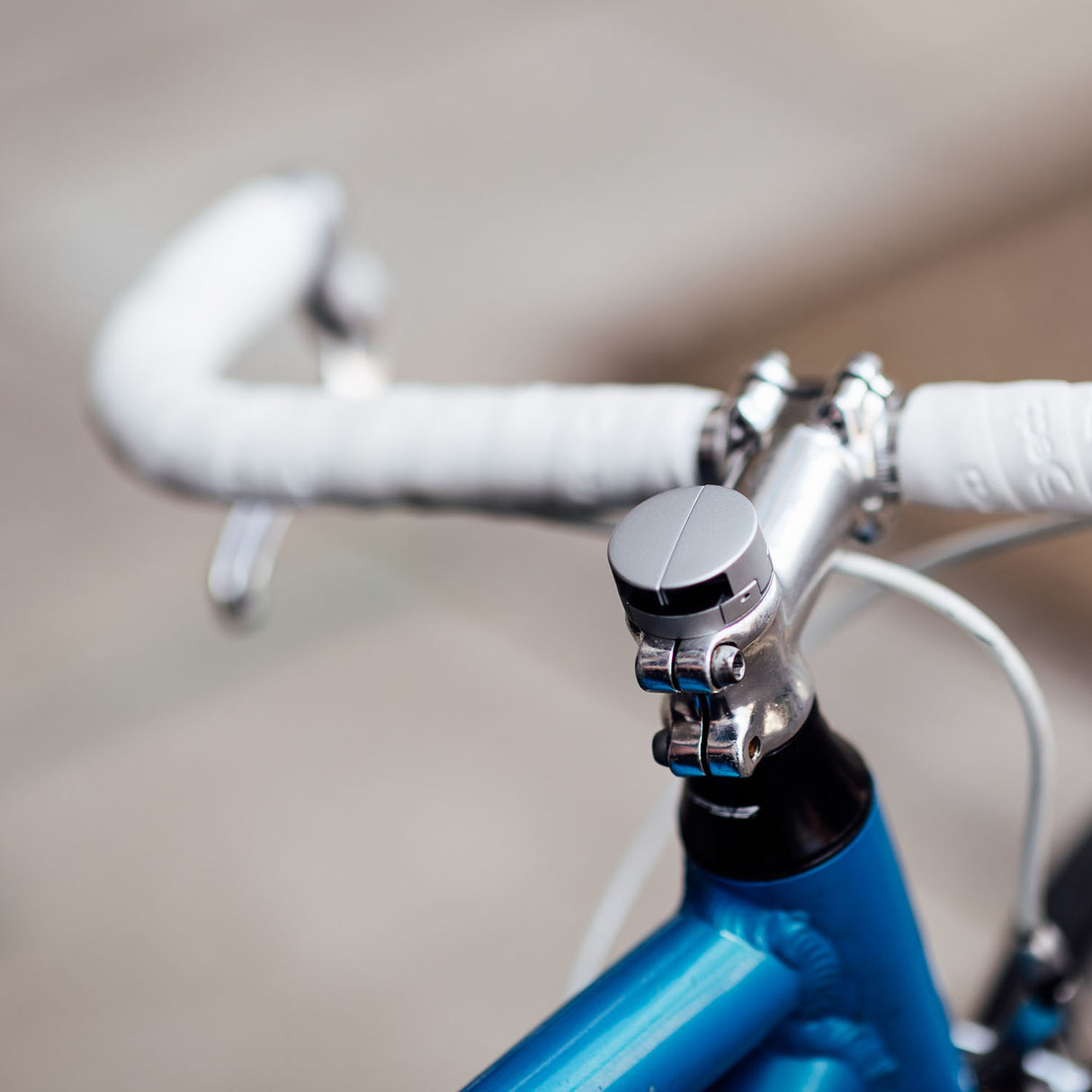 Loop - Micro Mount - Ultra-Compact Stem Cap Phone Mount